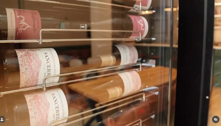 Cave à vins vitrée du Club House